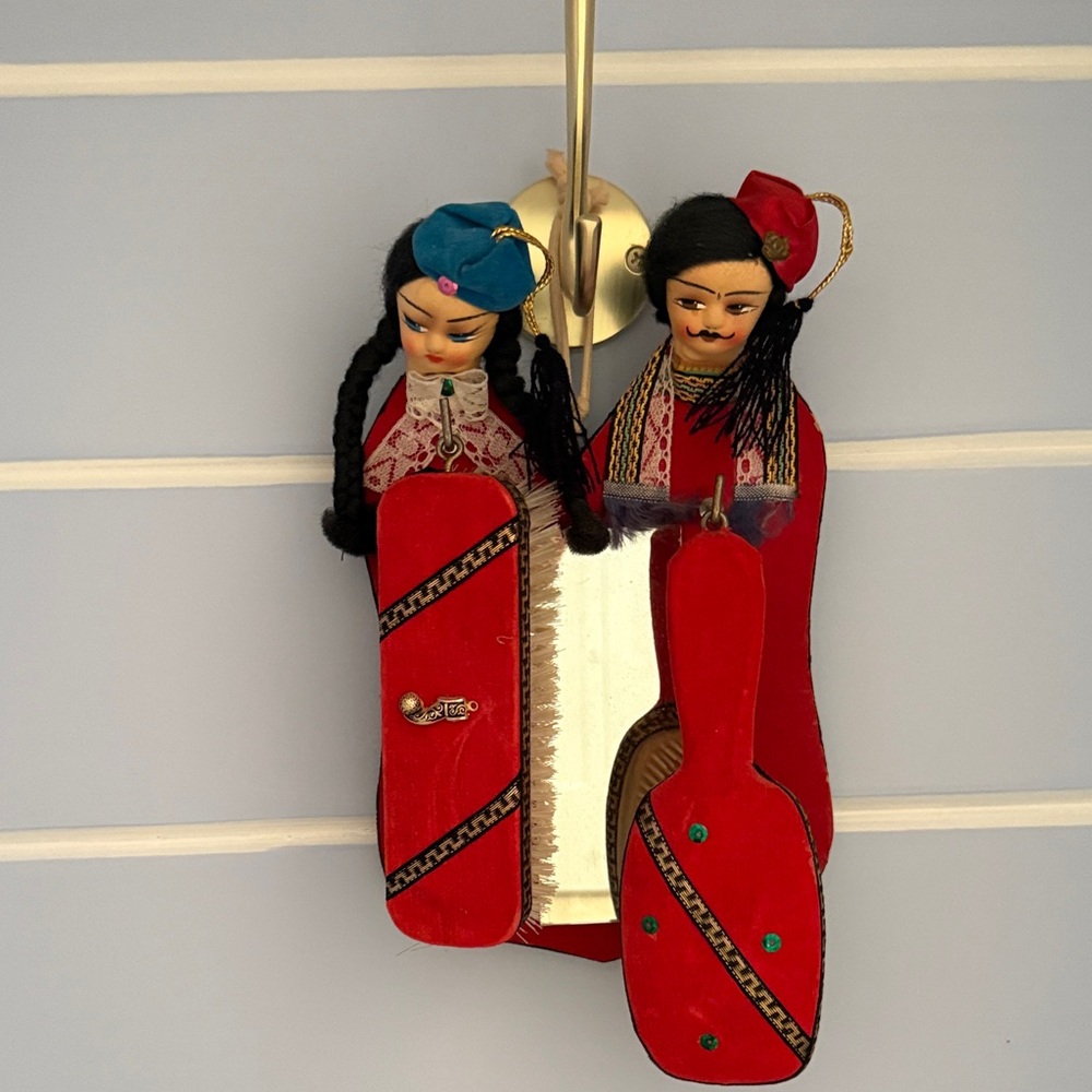 Vintage Red Decorative Wall Hanging Mirror/Shoe Brush/Brush Set